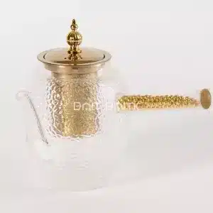 إبريق شاي زجاج مُحبّب مع فلتر ستانلس وغطاء ذهبي – منظر جانبي